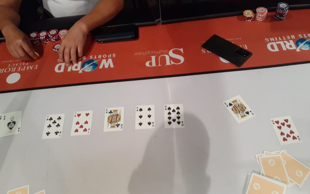 Jaco Storm slow plays his pocket Aces and beats Cliff Safi with a bigger 2 pairs.