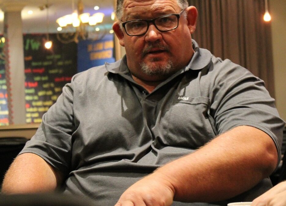 Okkie Fourie remains chip leader in the Mystery Bounty